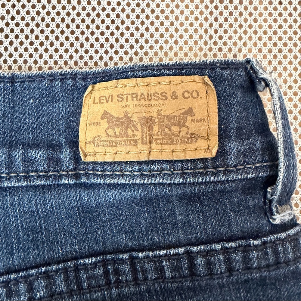 Levi’s 515 Mid-Rise Medium Wash Denim Jean Shorts Size 4 Classic Perfect Fit EUC - Picture 14 of 16